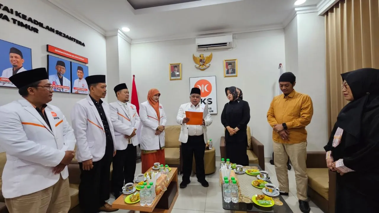 Serahkan SK DPP PKS, Dukung Ikfina dan Ning Ika Maju Cakada Kabupaten dan Kota Mojokerto