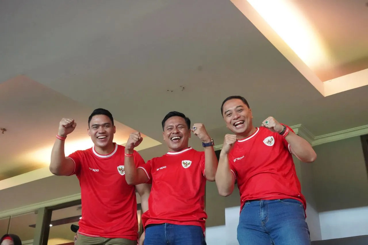Eri Cahyadi Nonton Timnas, Kompak Bareng Ketua Gerindra dan Golkar Surabaya