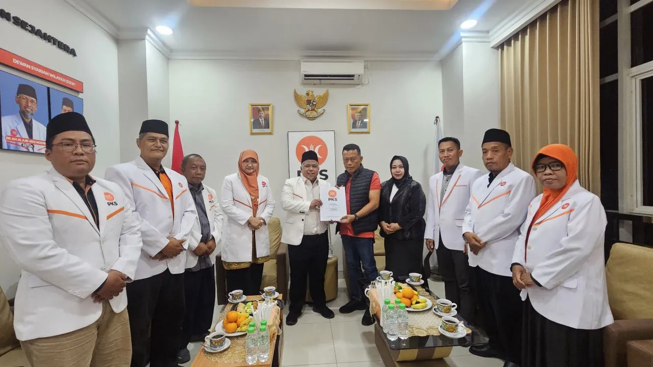 DPW PKS Serahkan SK DPP untuk 3 Cakada di Jatim