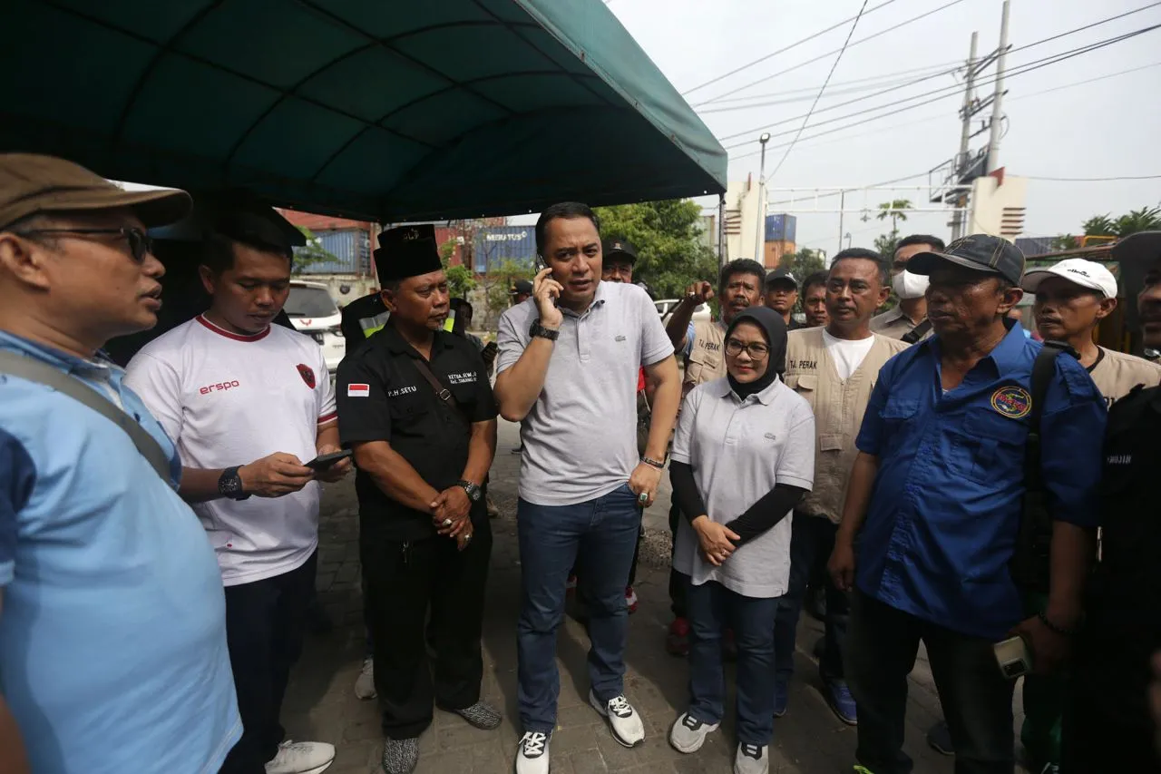 Wali Kota Eri Turun Cek Pemasangan 58 Titik PJU di Tanjung Perak