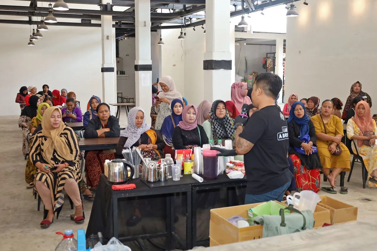 Pelaku UMKM Serambi Ampel dapat Pelatihan Kreasi Minuman Kekinian