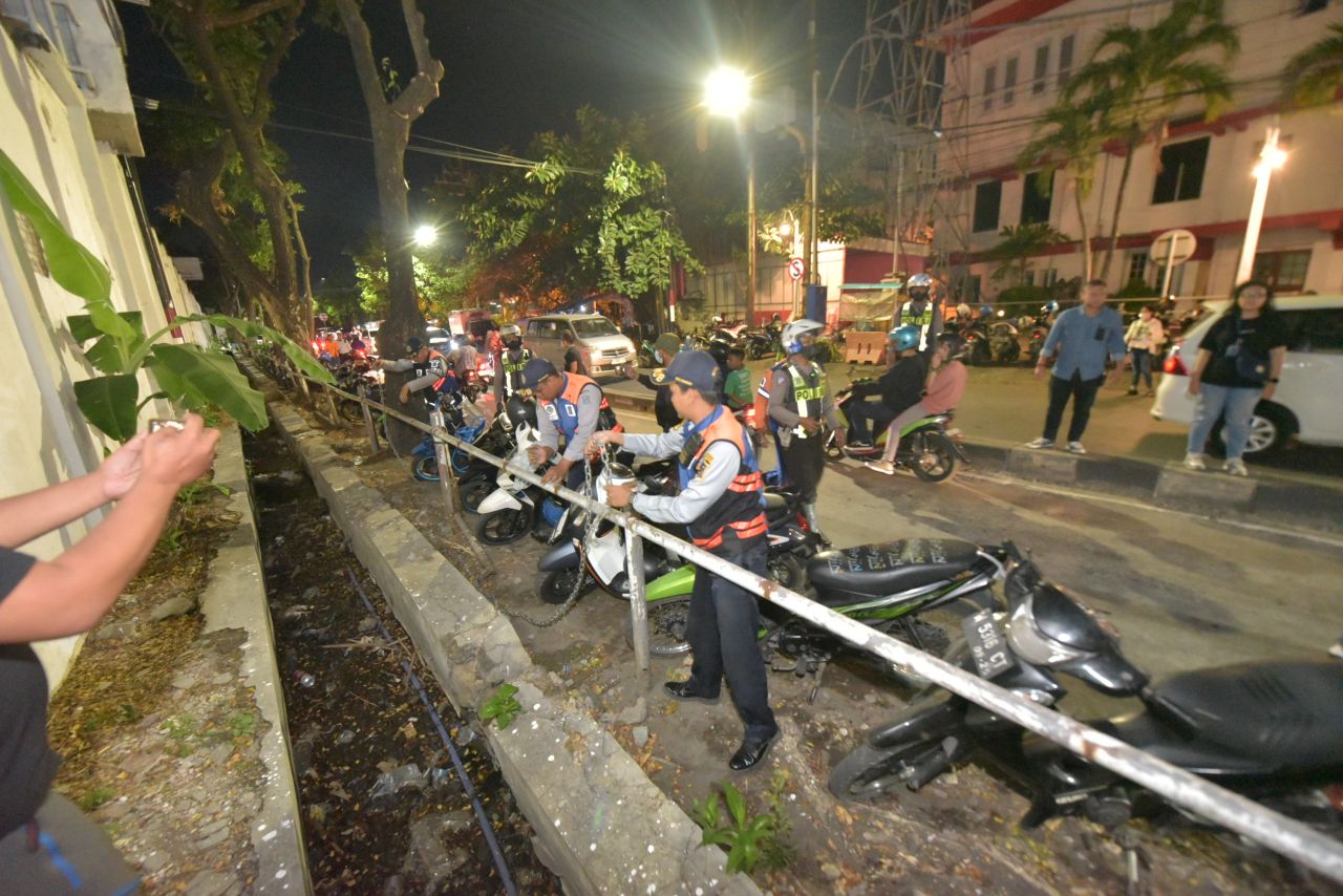 Dishub Surabaya Tindak Tegas Tiga Jukir Liar di Kota Lama