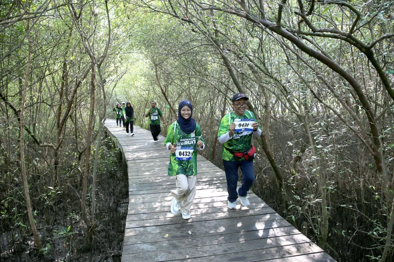 Ribuan Pelari Ikuti Mangrove Eco Run 2024 Surabaya