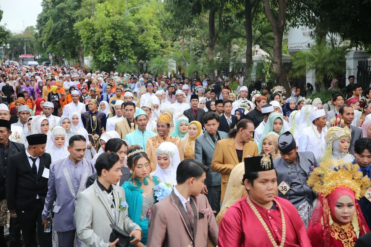 Begini Kemeriahan Pesta Kebun 330 Pasangan Usai Isbat Nikah Massal di Balai Kota Surabaya