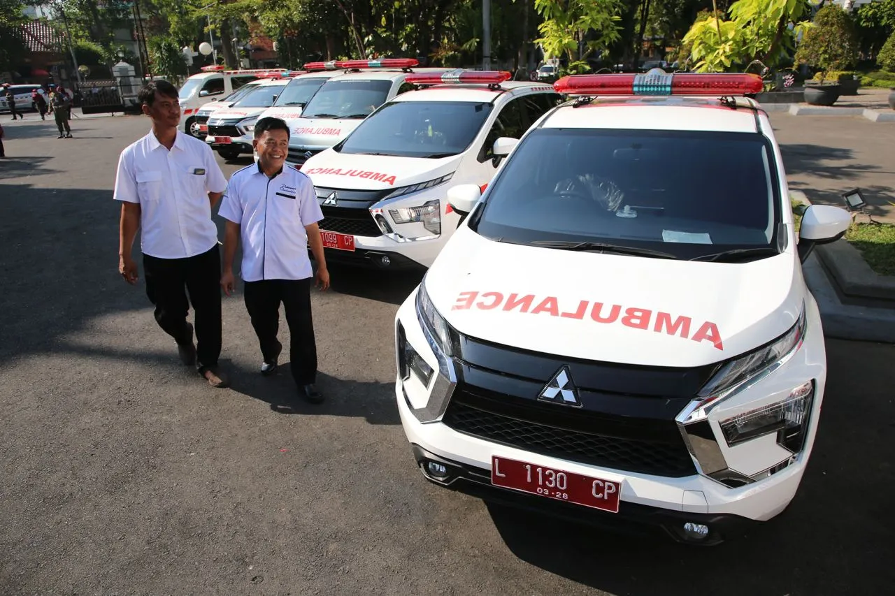 Resmikan “1 Kelurahan 1 Ambulans”, Eri Cahyadi: Jangan Sampai Warga Tak Tertolong!