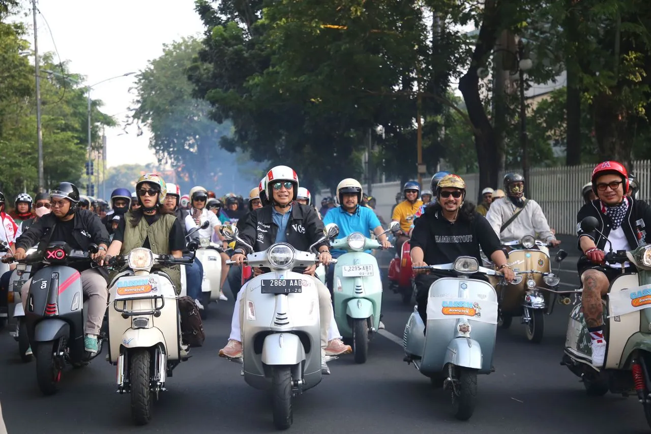 Wali Kota Eri Cahyadi Sunmori Bersama Ribuan Pecinta Vespa, Kenalkan Wisata Kota Lama