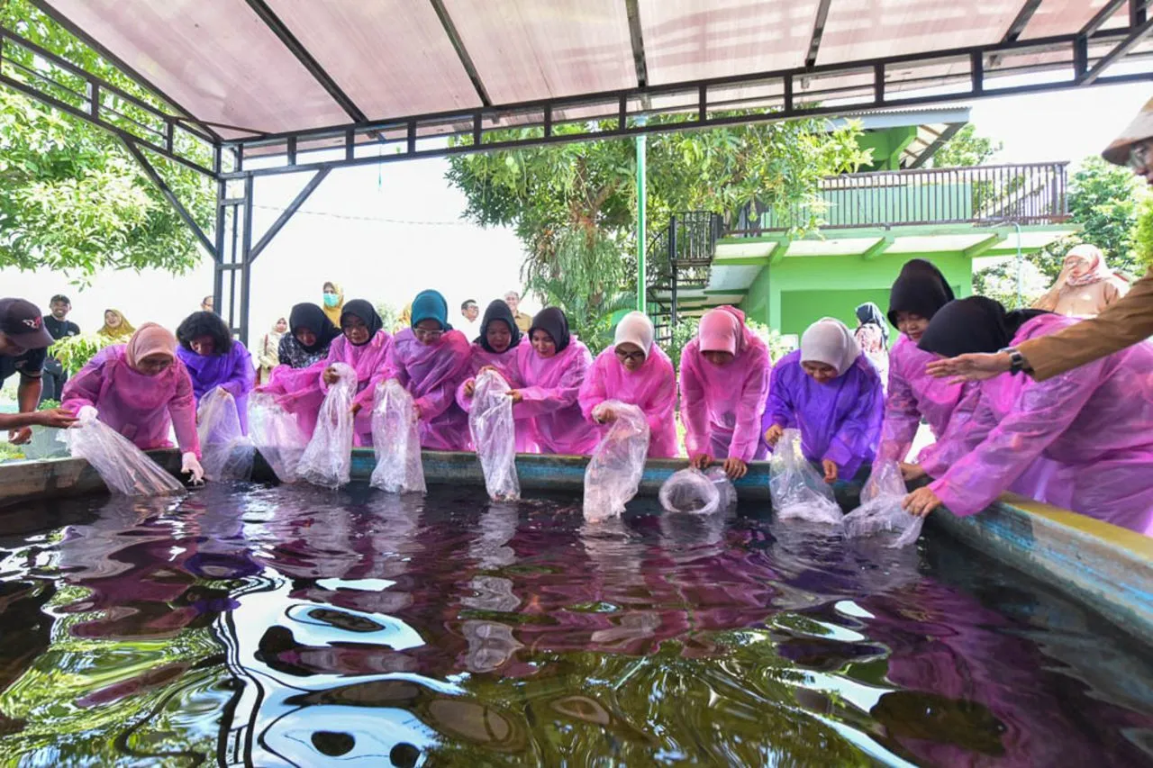 Ketua TP PKK Rini Indriyani Ajak Anak PAUD Surabaya Gemar Makan Ikan