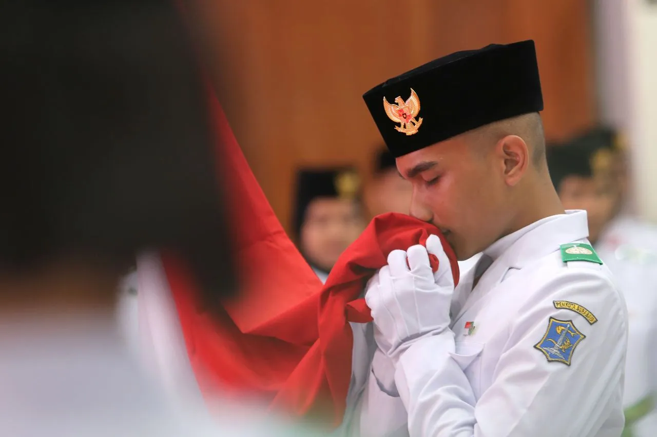 Wali Kota Eri Cahyadi Kukuhkan 97 Anggota Paskibraka Surabaya 2024