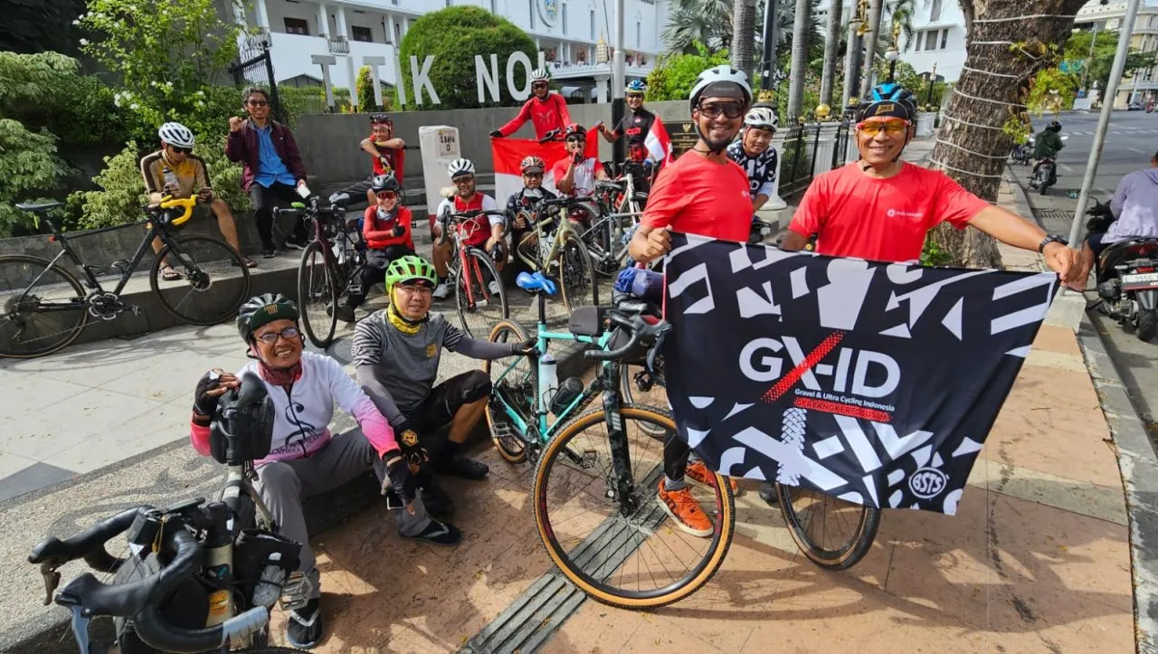 Dua Pria Asal Sidoarjo Bersepeda ke IKN untuk Upacara Bendera, Tempuh 1945 Km