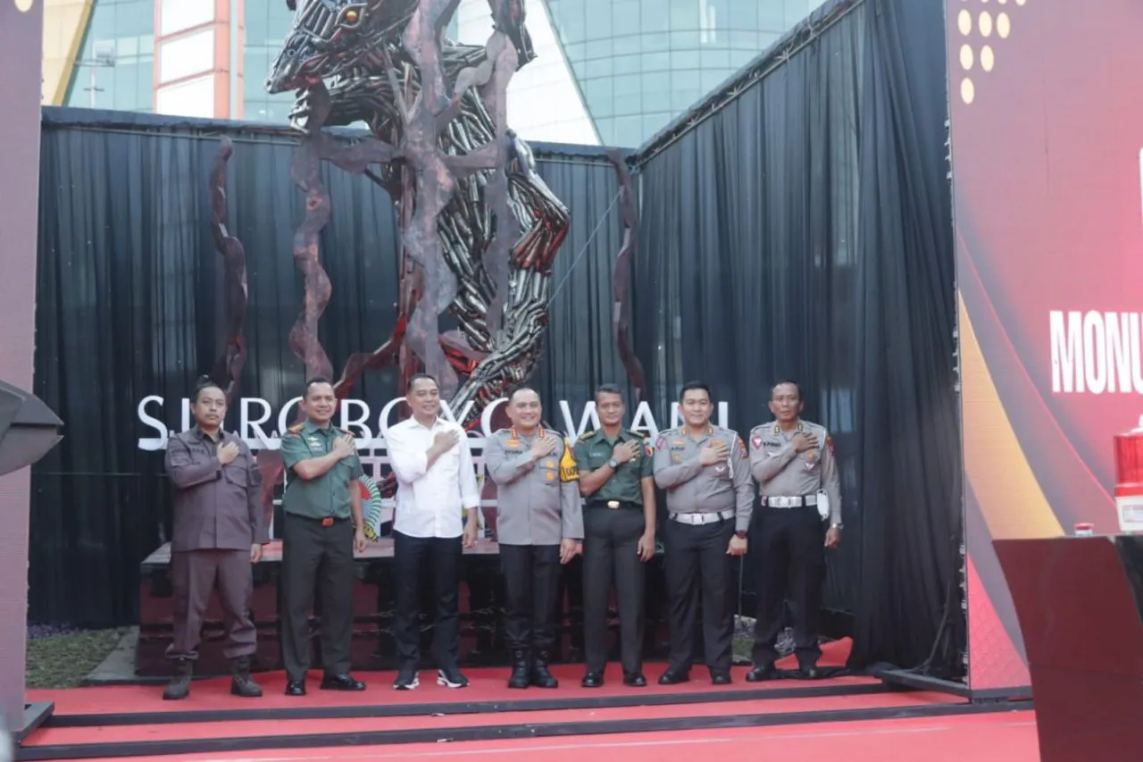 Kapolrestabes Surabaya Resmikan Monumen Knalpot