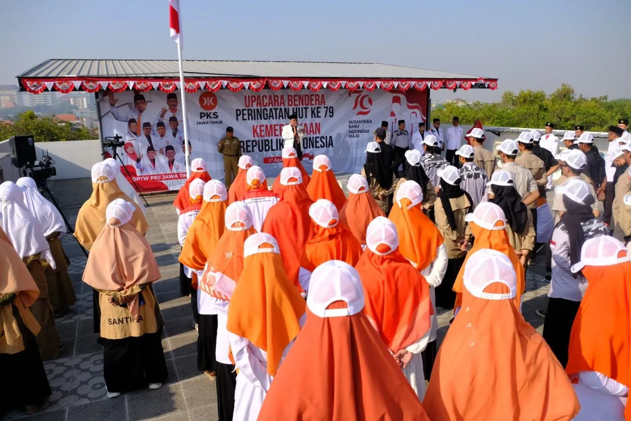 Upacara Peringati HUT RI ke-79, PKS Jatim Tegaskan Komitmen Layani Rakyat dan NKRI