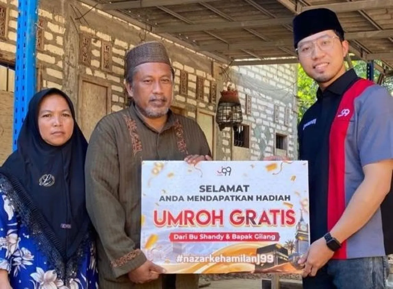 Gaji 70 Ribu Sebulan Tidak Menyurutkan Semangat Mengajar, Guru Agama Ini Dihadiahi Umroh Gratis