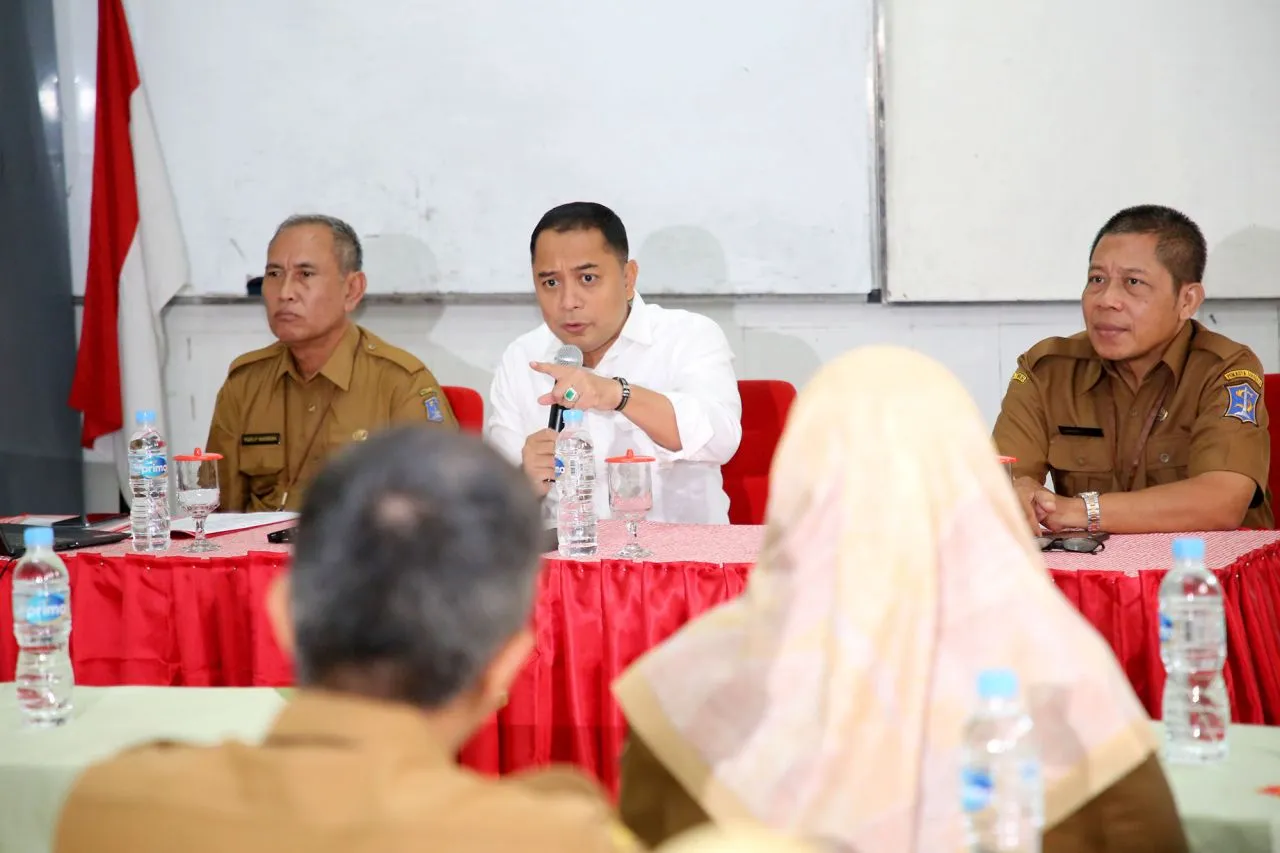 Dihadapan Kepala SD - SMP Negeri, Wali Kota Eri: Tidak Ada Biaya Apapun yang Dikeluarkan Anak - anak!