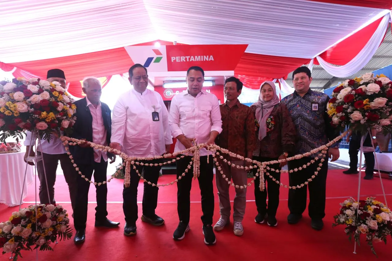 Wali Kota Eri Cahyadi Resmikan SPBUN Pertama untuk Nelayan di Surabaya