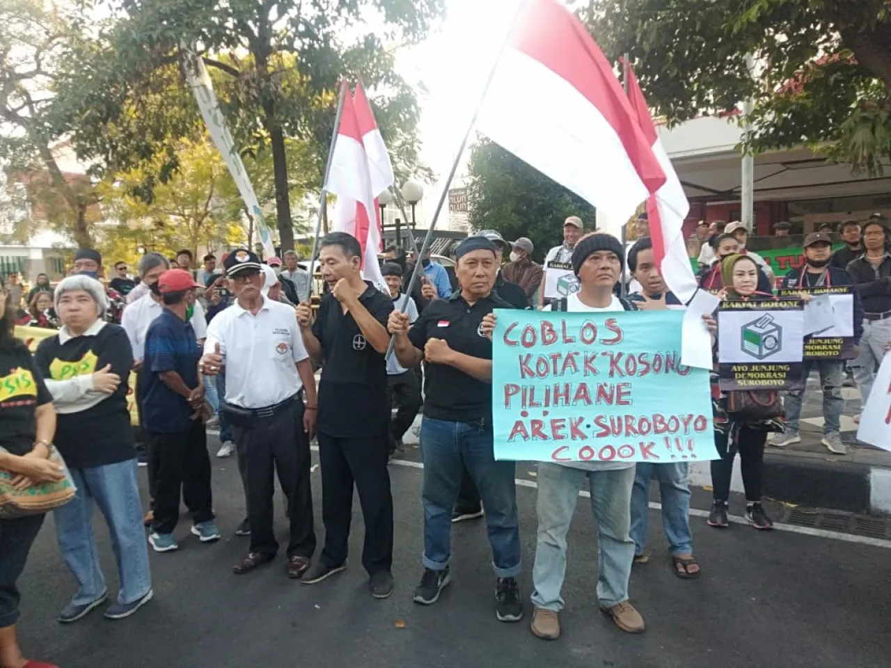 Masyarakat Surabaya Deklarasi 'Coblos Kotak Kosong' di Pilkada 2024
