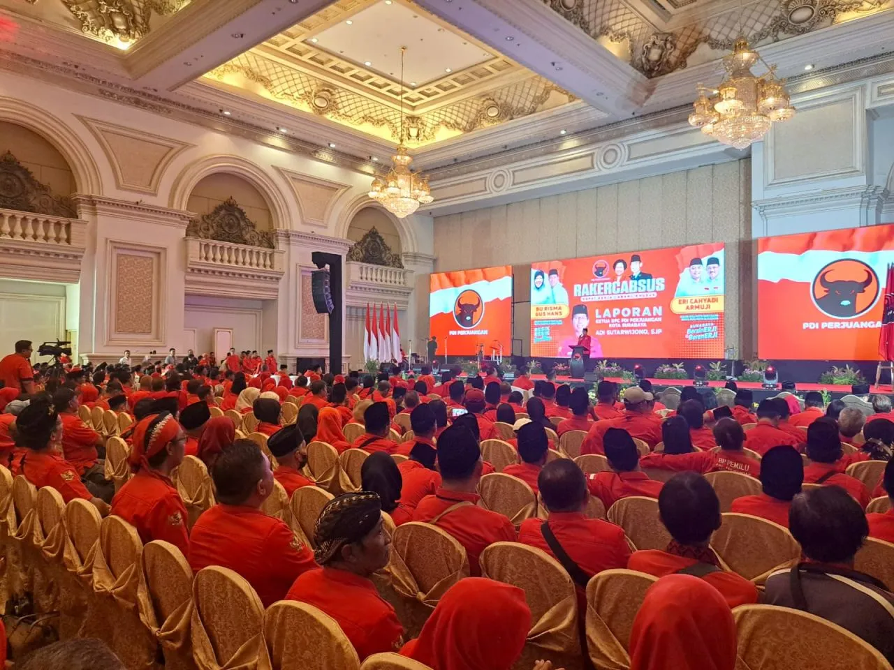 Kader PDIP Surabaya Kembali Door to Door Kenalkan Program Risma - Gus Hans dan ERJI