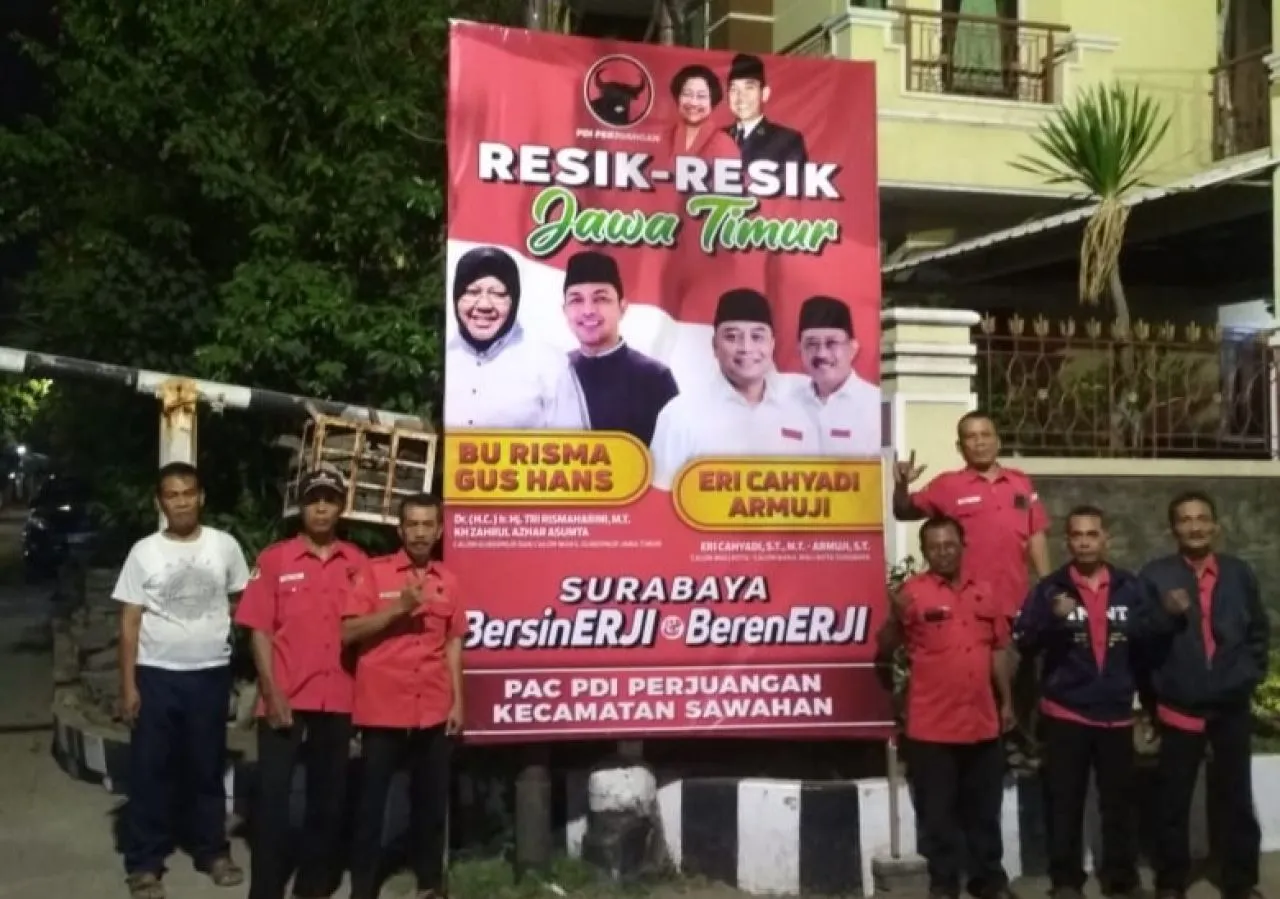 PDIP Surabaya Gencar Tebar Baliho Gotong Royong Risma-Gus Hans dan ERJI