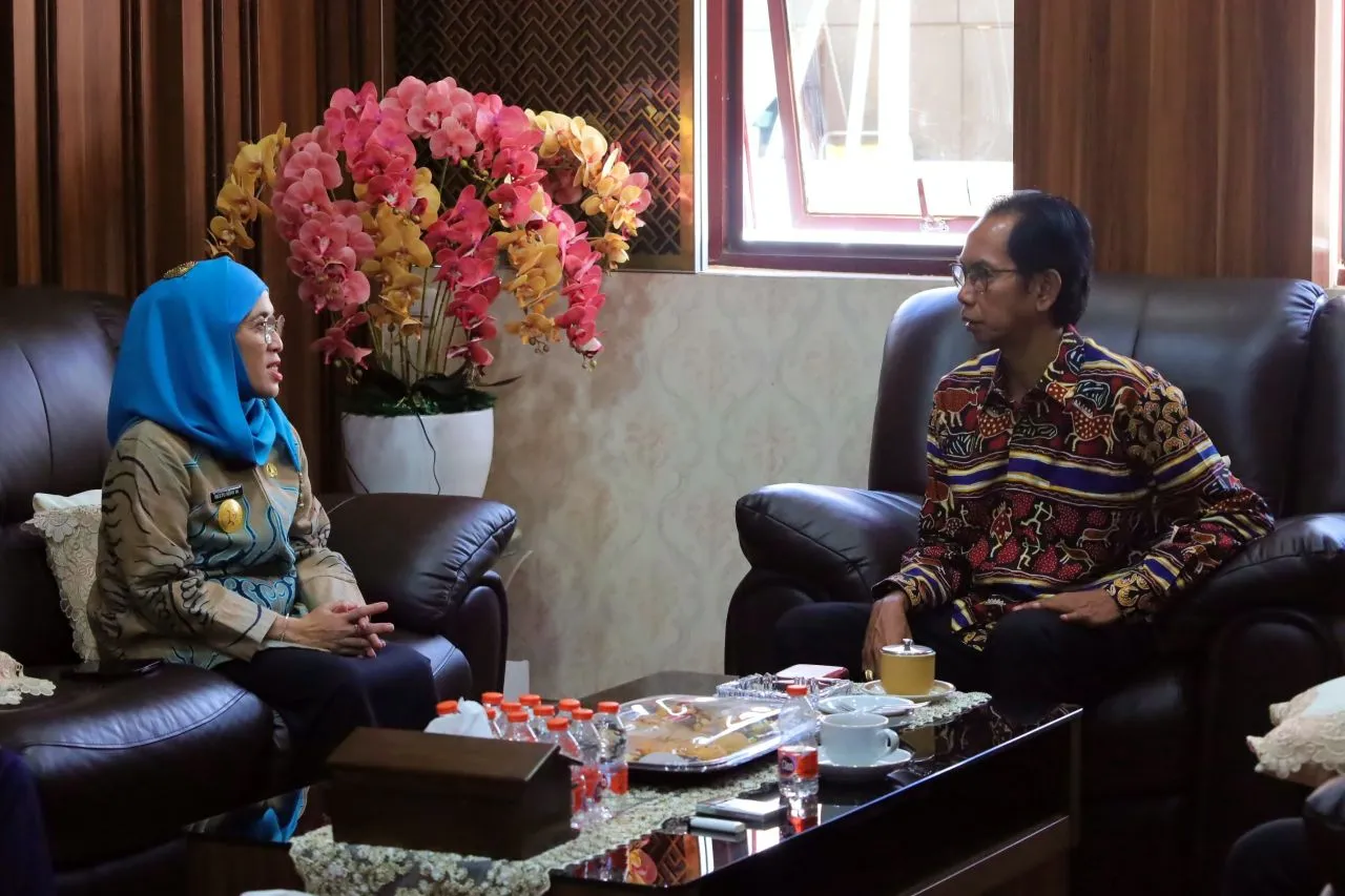 Pemilih Lansia Dipastikan Nyoblos, PJs Wali Kota Surabaya: Kami Siap Jemput!
