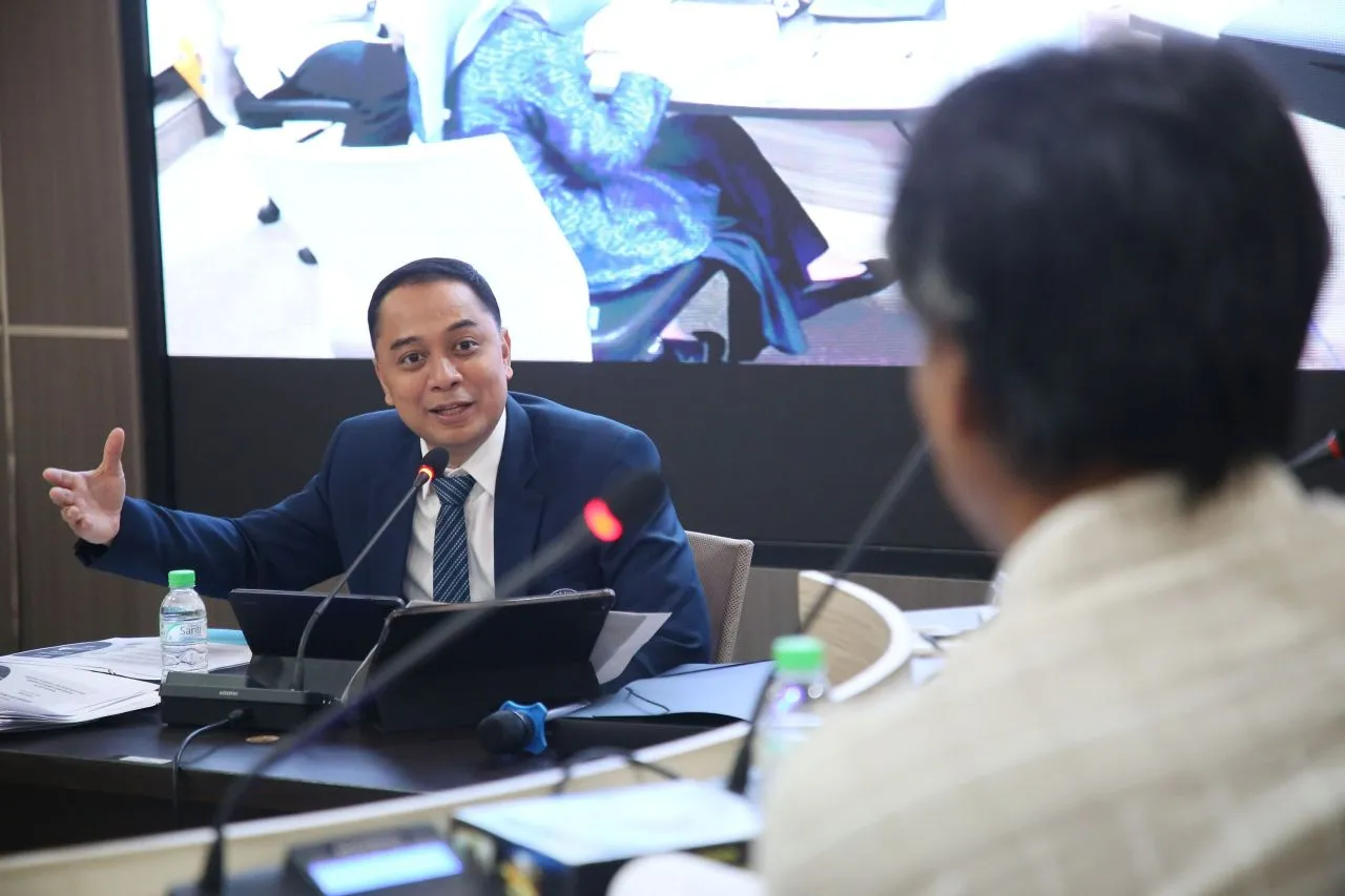 Sukses Ujian Kelayakan Disertasi di Unair, Eri Cahyadi Angkat Penelitian Kesehatan Organisasi Publik