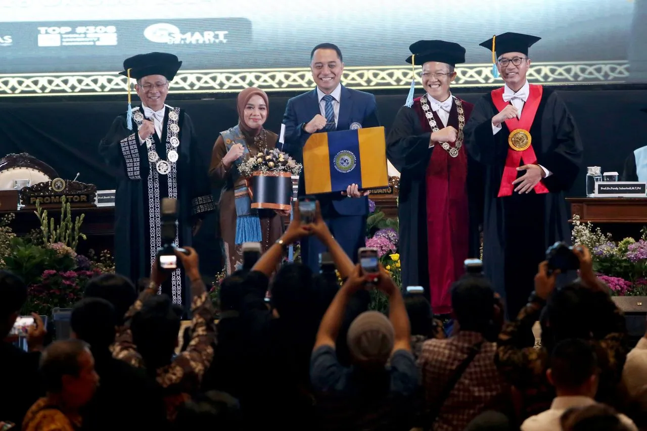 Teliti Kesehatan Organisasi dan Dampak Kinerja, Eri Cahyadi Raih Gelar Doktor Unair