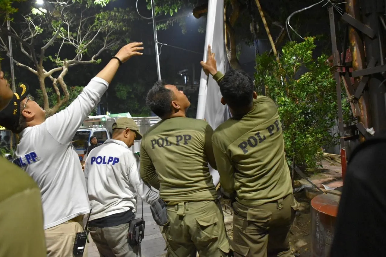 Masa Tenang, Pemkot Surabaya bersama KPU dan Bawaslu Mulai Tertibkan APK