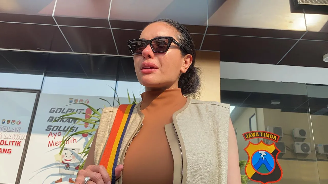 Nikita Mirzani Datangi Polda Jatim, Ada Apa?