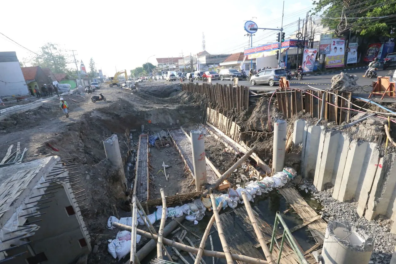 Proyek Jalan Menganti Wiyung - Babatan Unesa Surabaya Rampung Desember