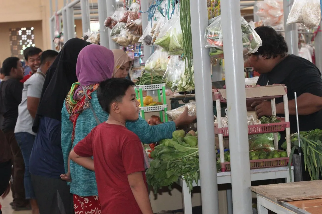 Jelang Nataru, BPOM Surabaya Lakukan Pengawasan Pangan Olahan di Pasar Tradisional