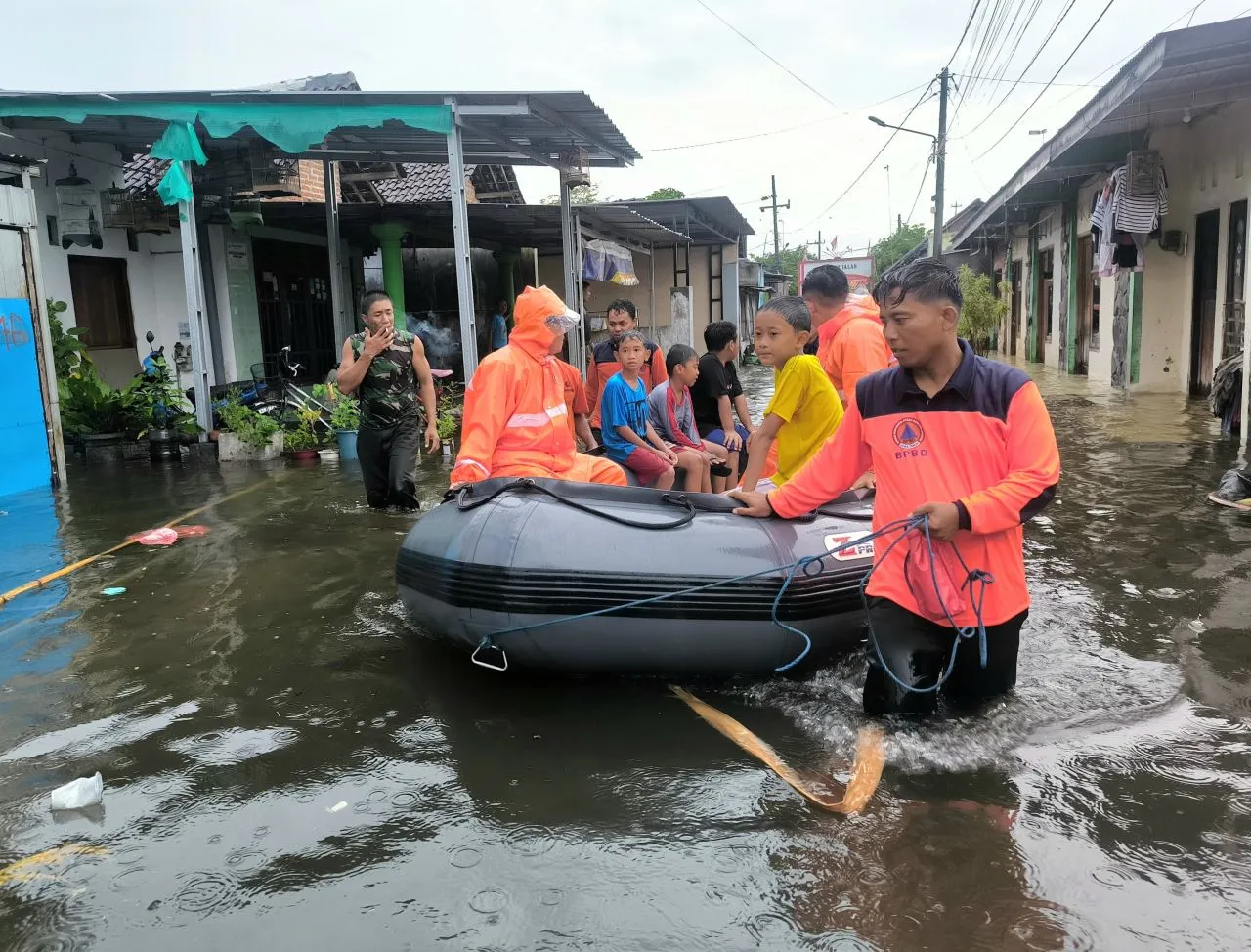 208 Jiwa Mengungsi Akibat Banjir Landa Mojokerto dan Jombang