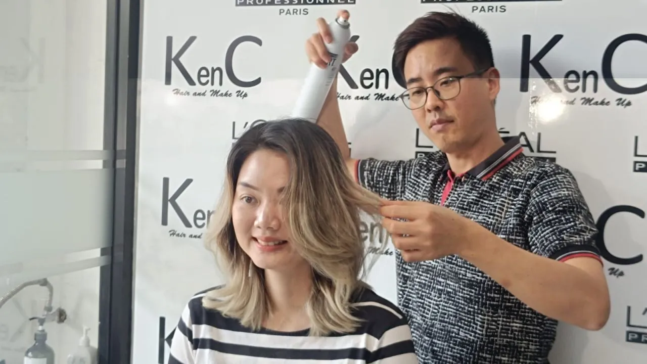 Tren Rambut Tahun 2025 Model "Curtain Bangs", Ini Kelebihannya