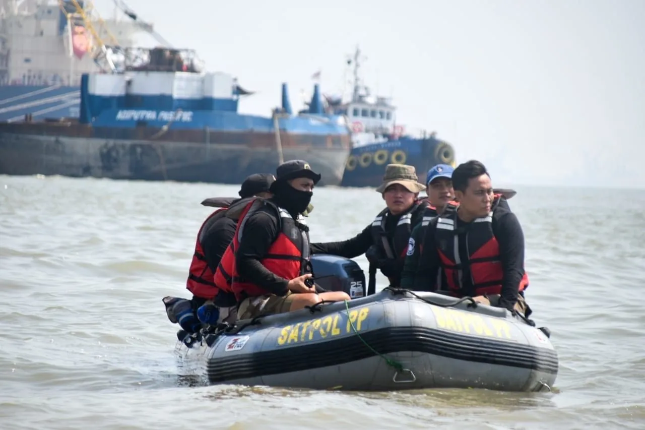 Warga Pesisir Pantai Surabaya Diminta Waspada Banjir Rob 