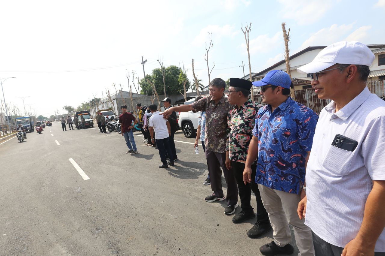 Pengerjaan Box Culvert Babat Jerawat Rampung, Puluhan Warga Turun Ke Jalan Lakukan Ini