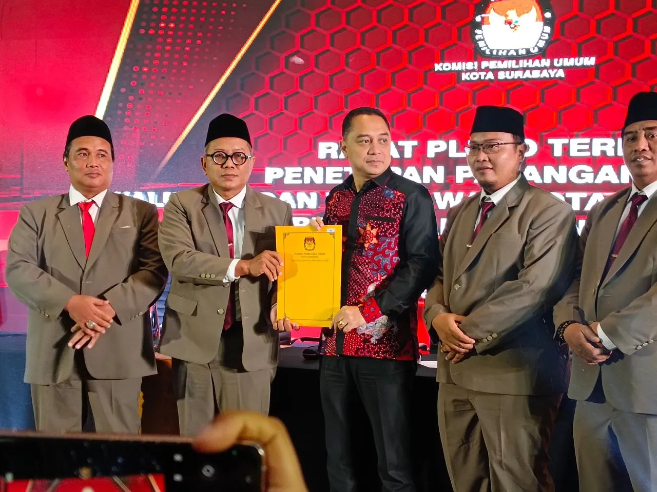 Raih 980.380 Suara, Eri Cahyadi Resmi Jadi Wali Kota Surabaya Periode 2025 - 2030