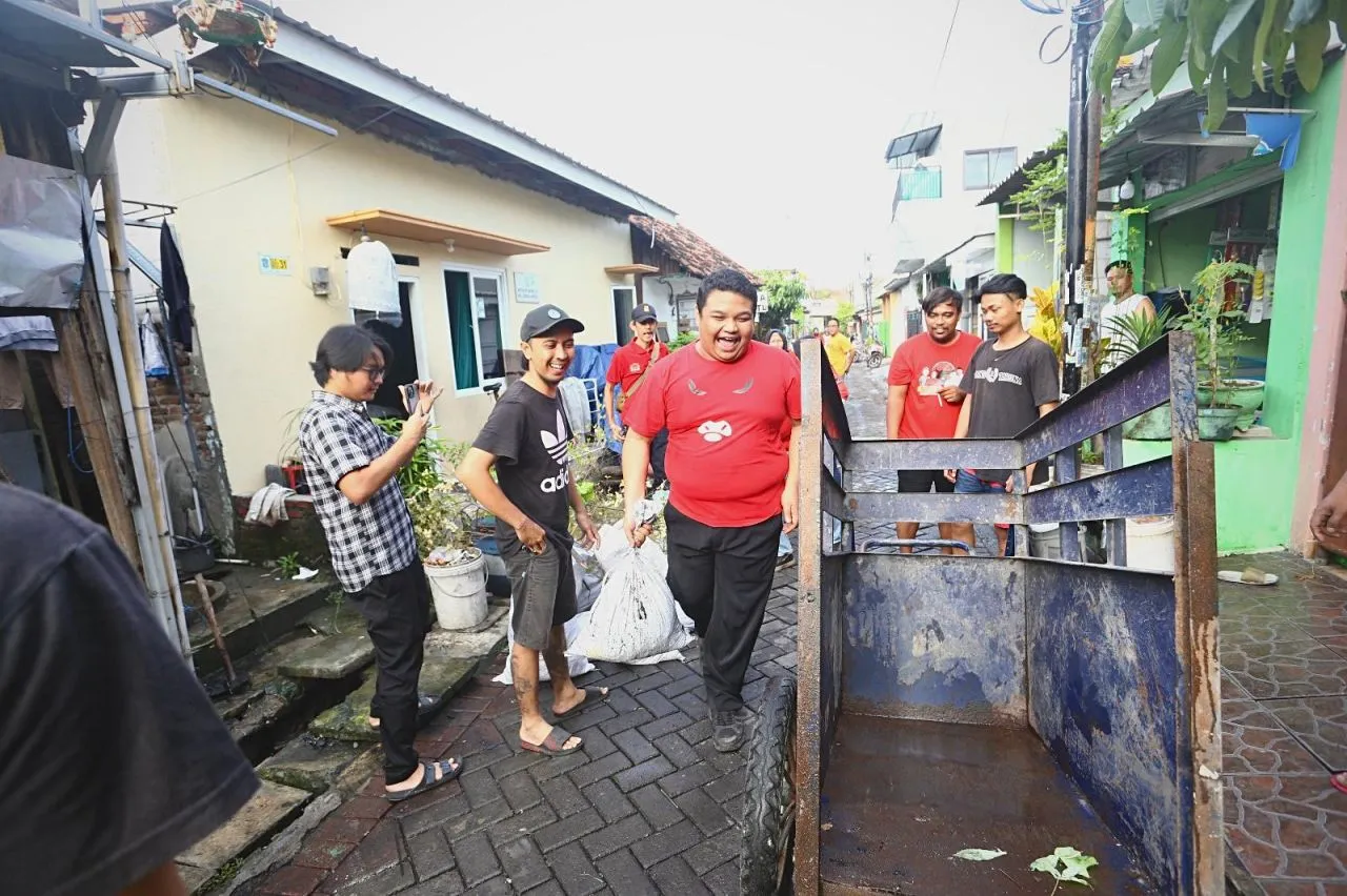 Gelar Kerja Bakti, PDIP Surabaya: Komitmen Gotong Royong Peduli Wong Cilik