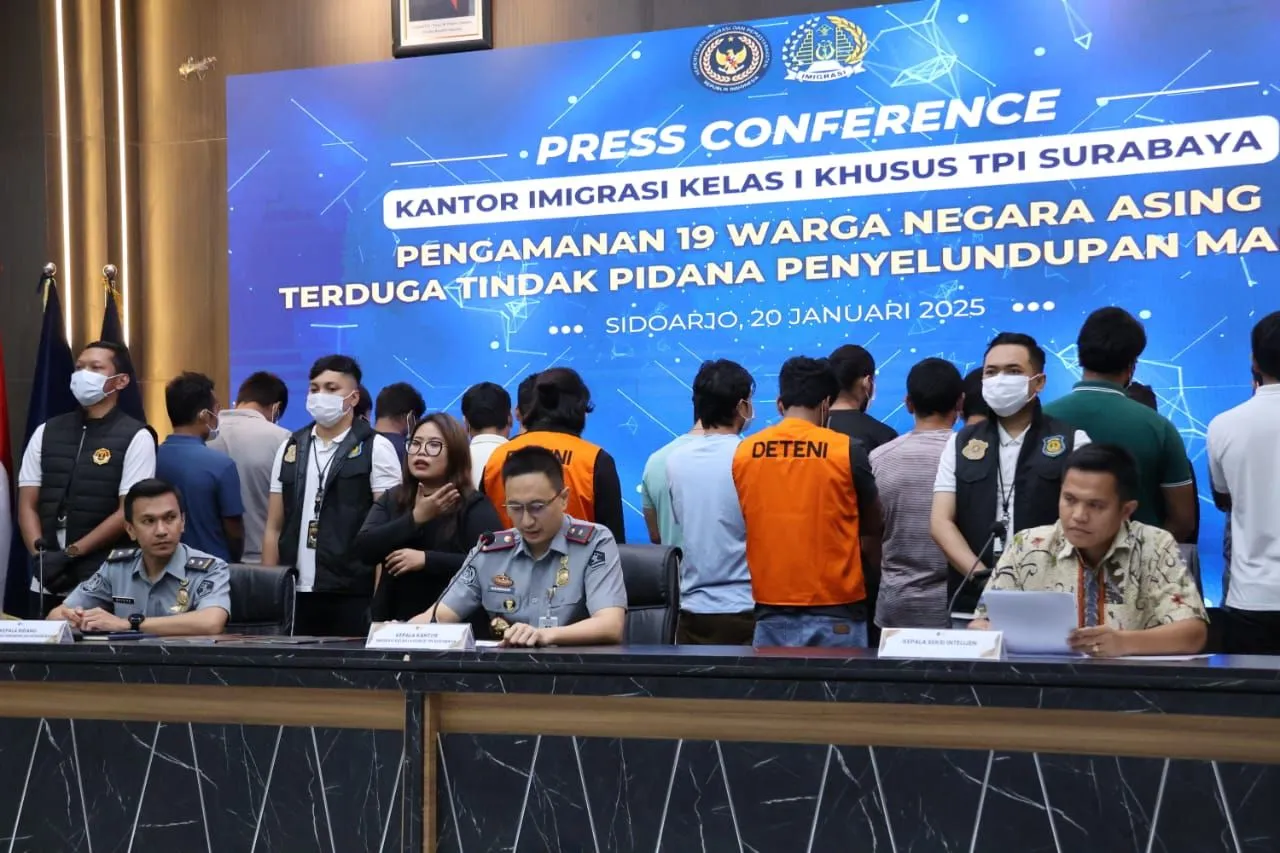 Imigrasi Surabaya Gagalkan 17 Warga Nepal Ilegal Tujuan Eropa 