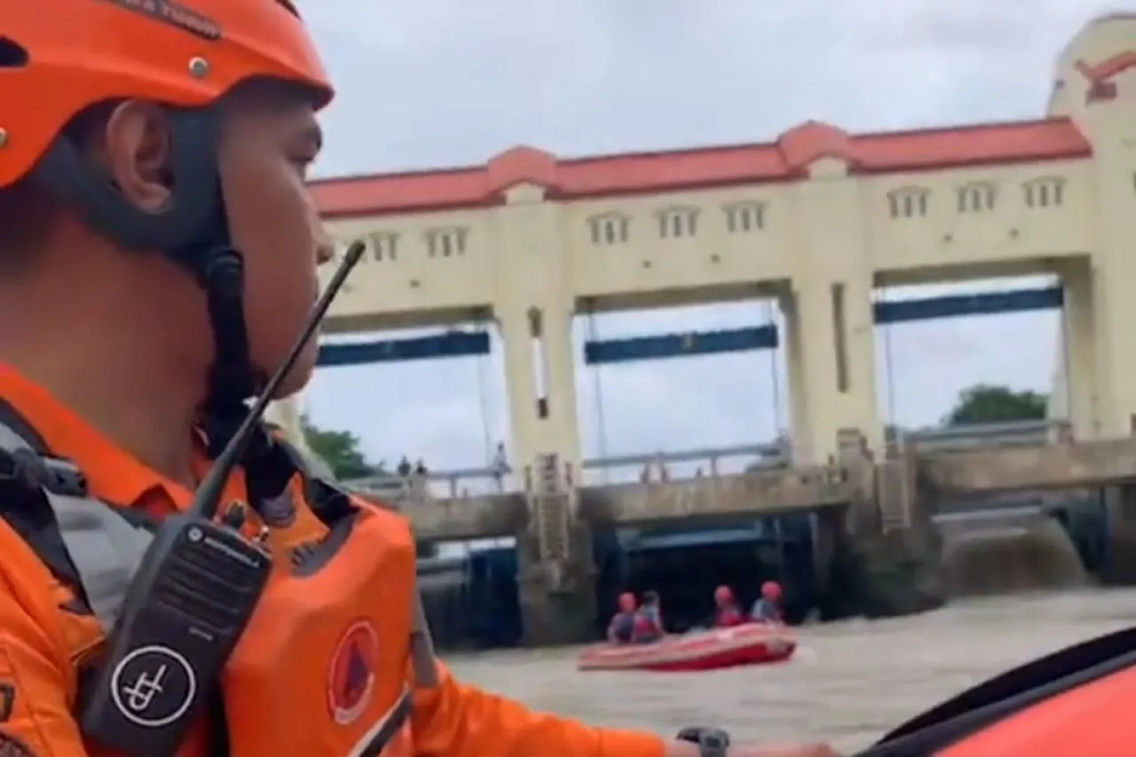 Tim SAR Gabungan Lakukan Pencarian Pria Diduga Tenggelam di Sungai Jagir Surabaya