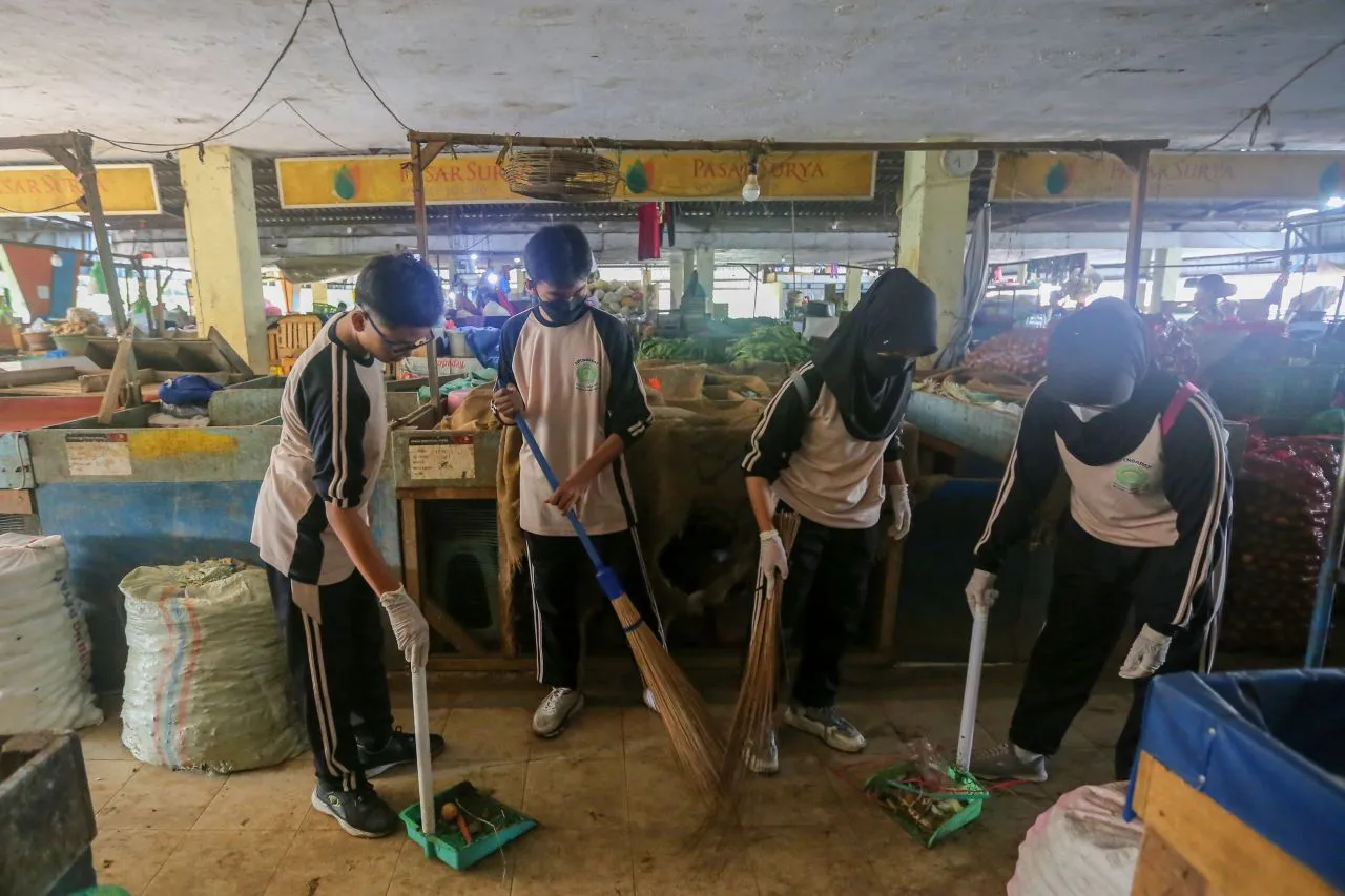 Hari Peduli Sampah Nasional 2025, Pemkot Surabaya Gelar Bersih Pasar Keputran