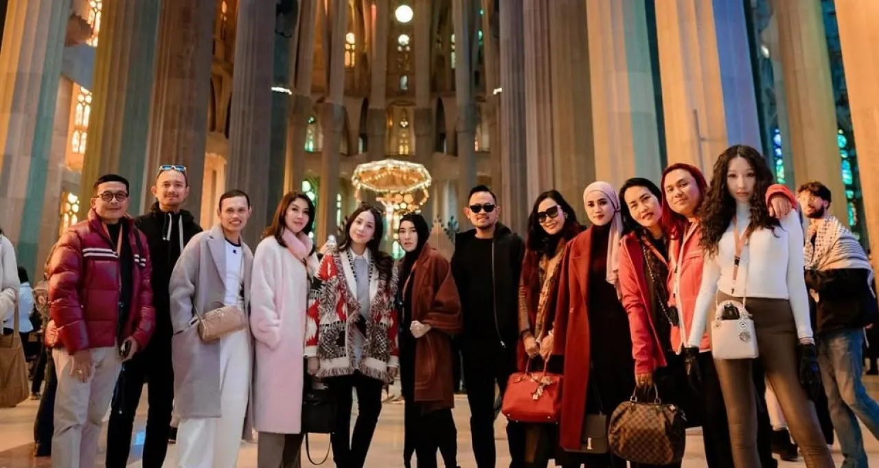 Pendiri MS Glow Shandy Purnamasari Ajak 100 Reseller Jalan-Jalan ke Spanyol