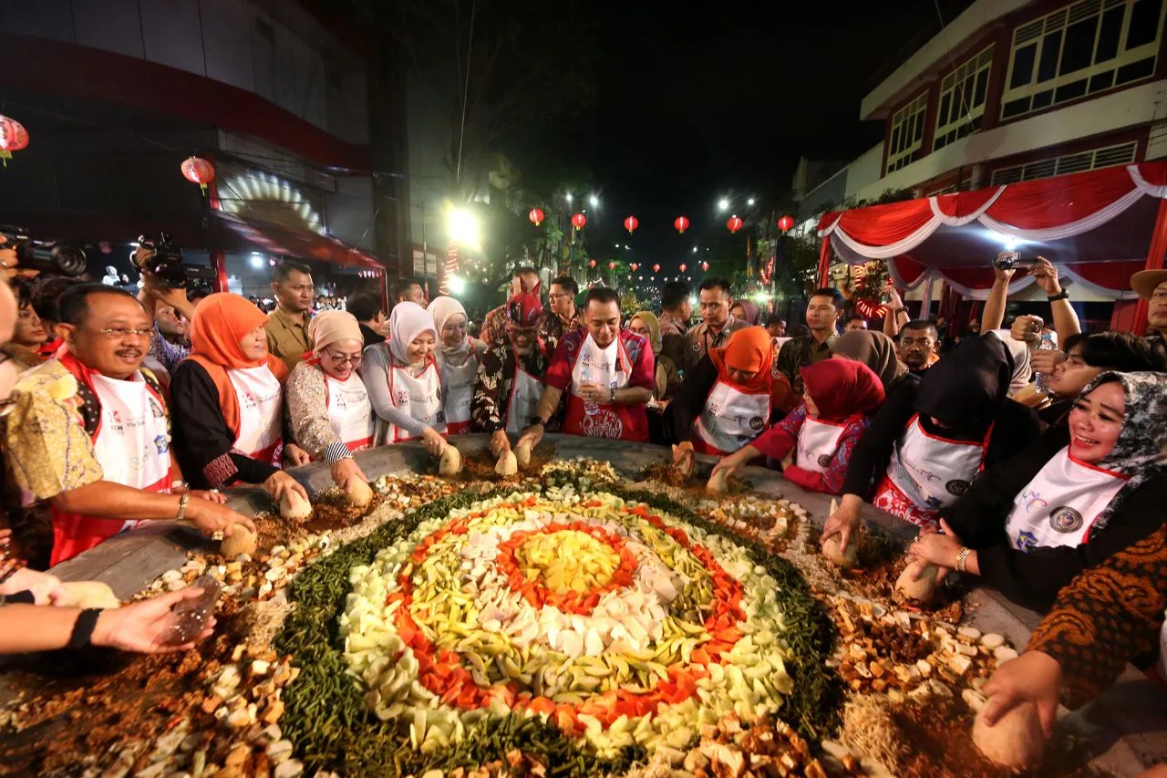 Surabaya Bangga! Festival Rujak Uleg Lolos Kharisma Event Nusantar 2025