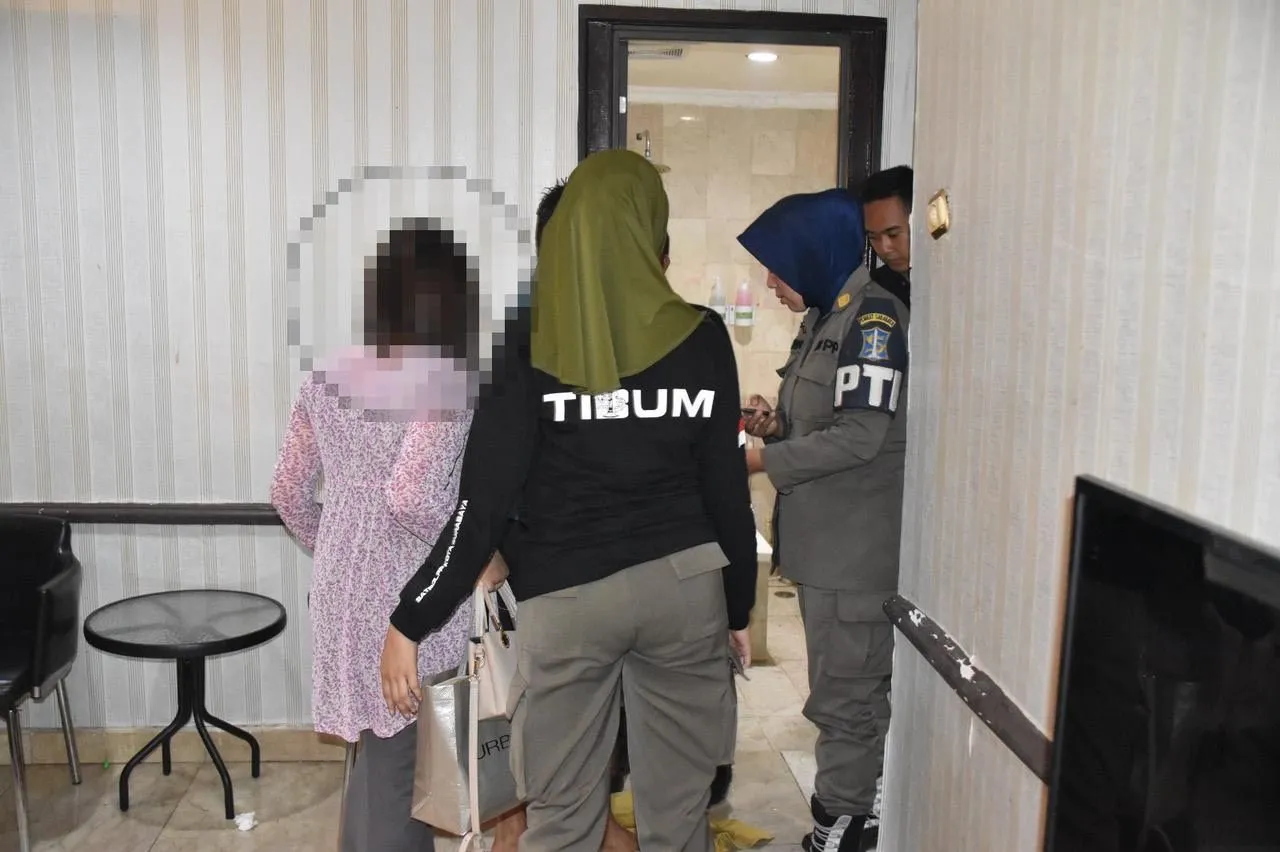 Satpol PP Surabaya Gelar Razia Hari Valentine  