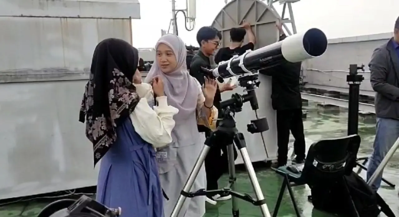 Mendung Tebal, Hilal Ramadan Tinggi 3,7 Derajat Tidak Terlihat di Surabaya