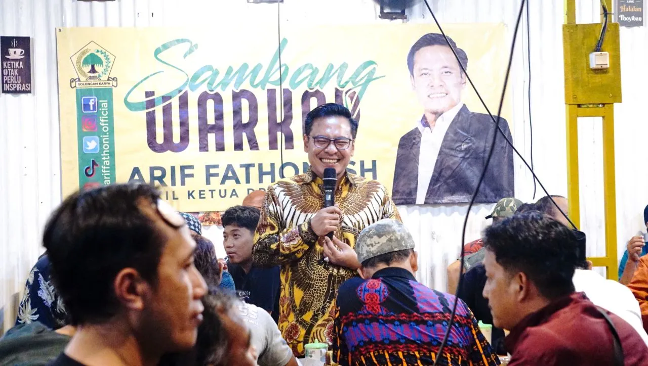 Sambang Warkop, Arif Fathoni Serap Aspirasi Perawatan Lapangan Sepak Bola Kampung