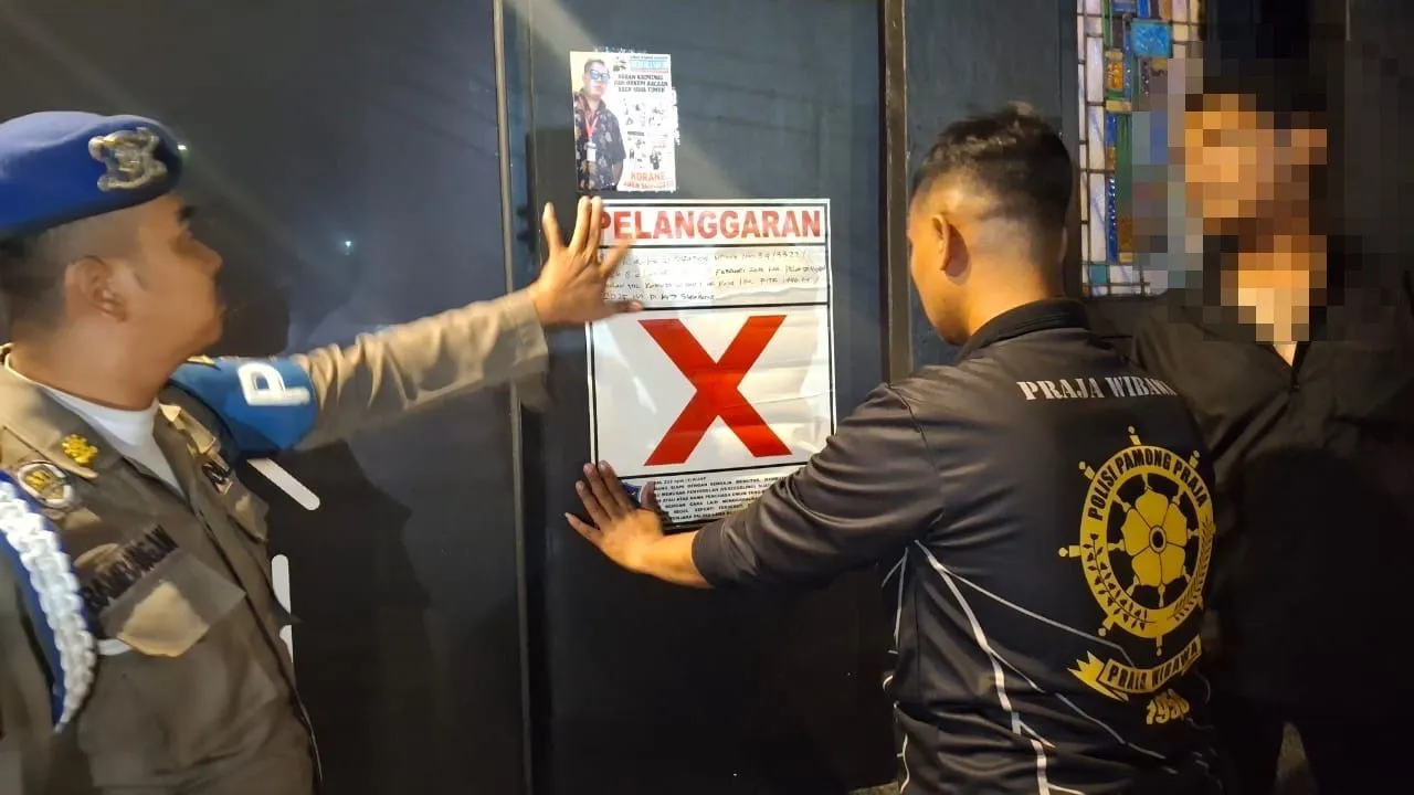 Satpol PP Surabaya Kembali Tindak Dua RHU Penjual Miras di Bulan Ramadan