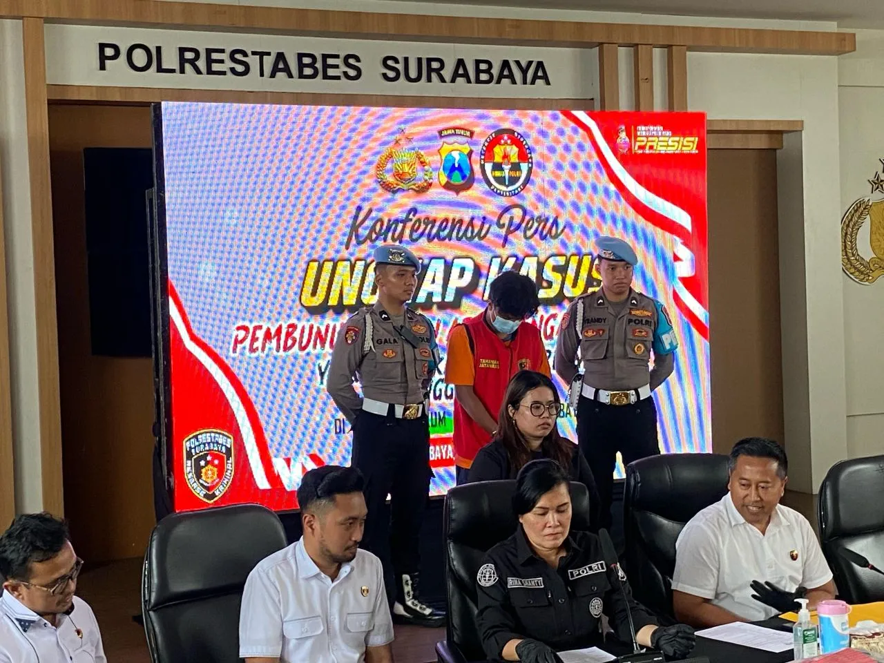 Polisi Ungkap Motif Seorang Anak  Bunuh Bapak di Surabaya