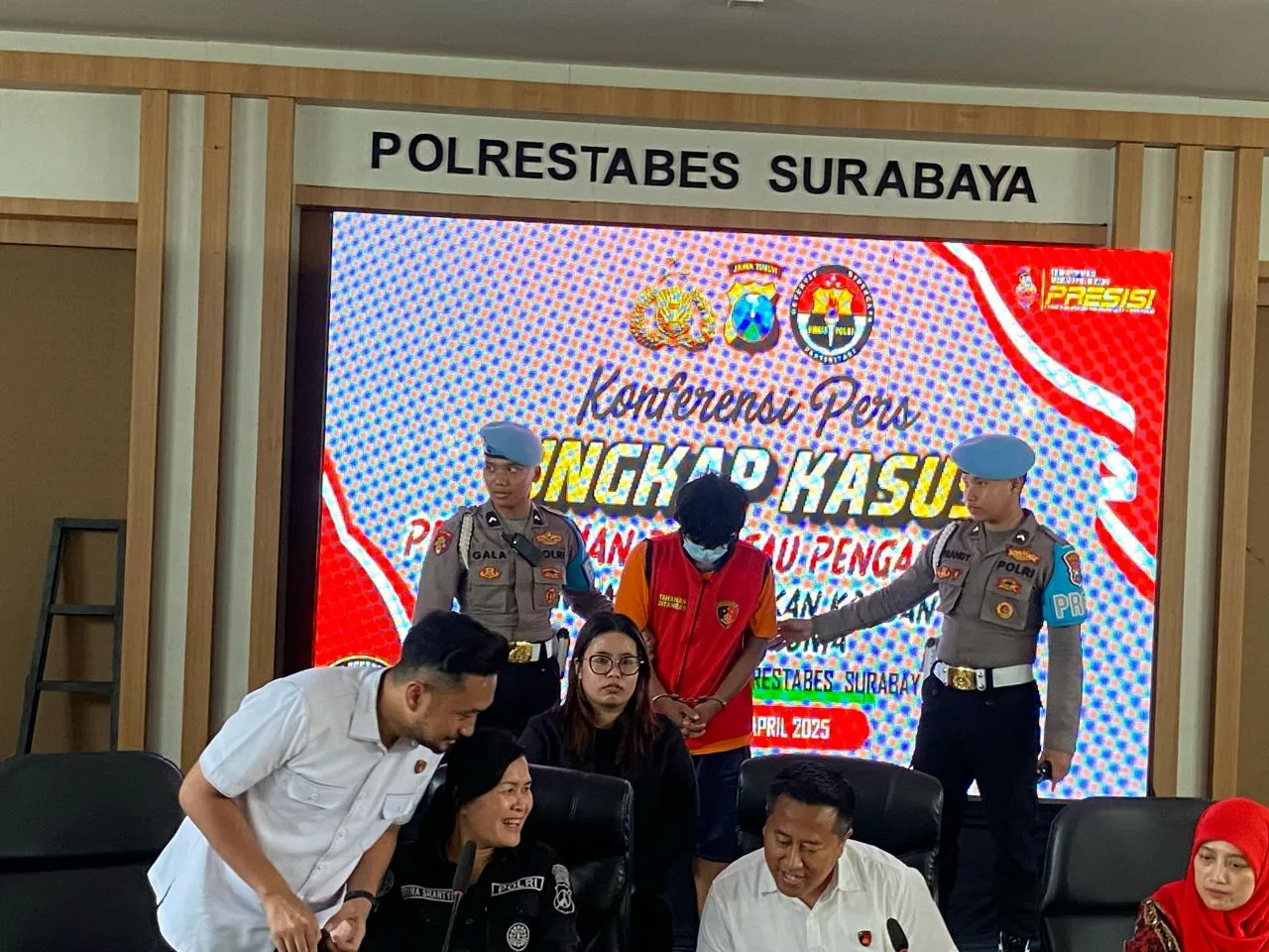 Polisi Amankan Seorang Anak di Surabaya yang Bunuh Ayahnya