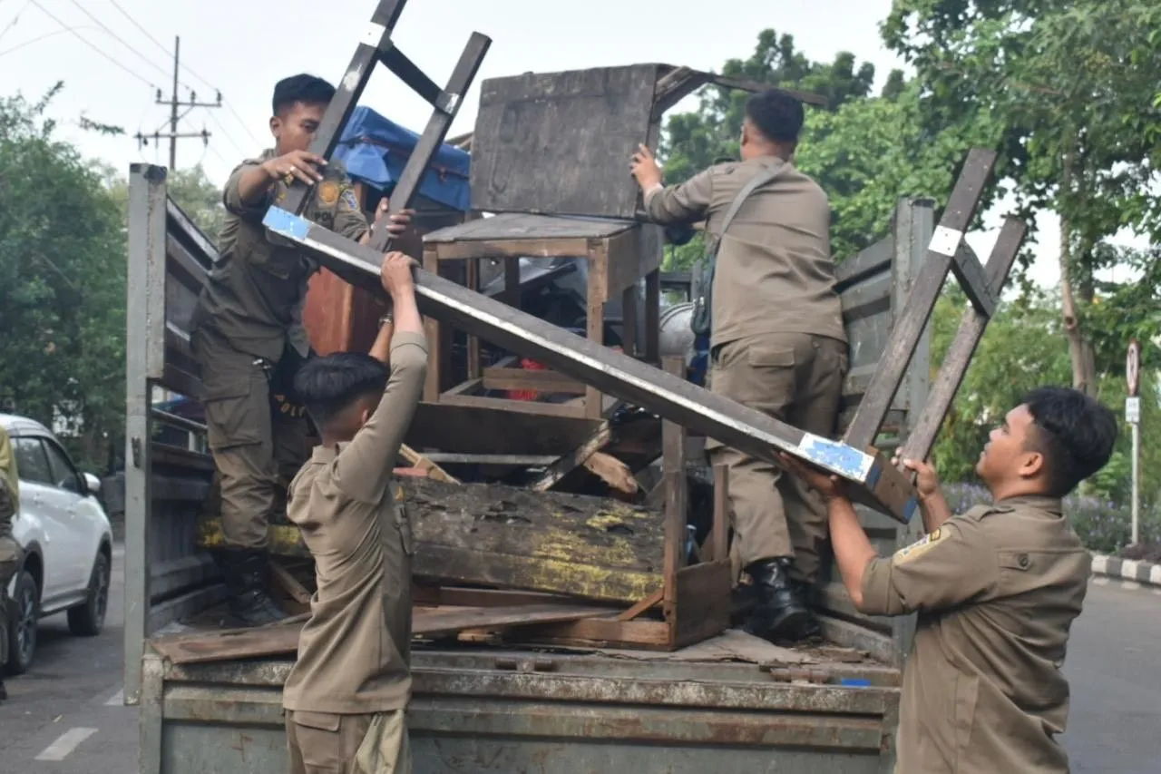 "Jurus Maut" Wali Kota Eri Kembalikan Fungsi Fasum di Surabaya 