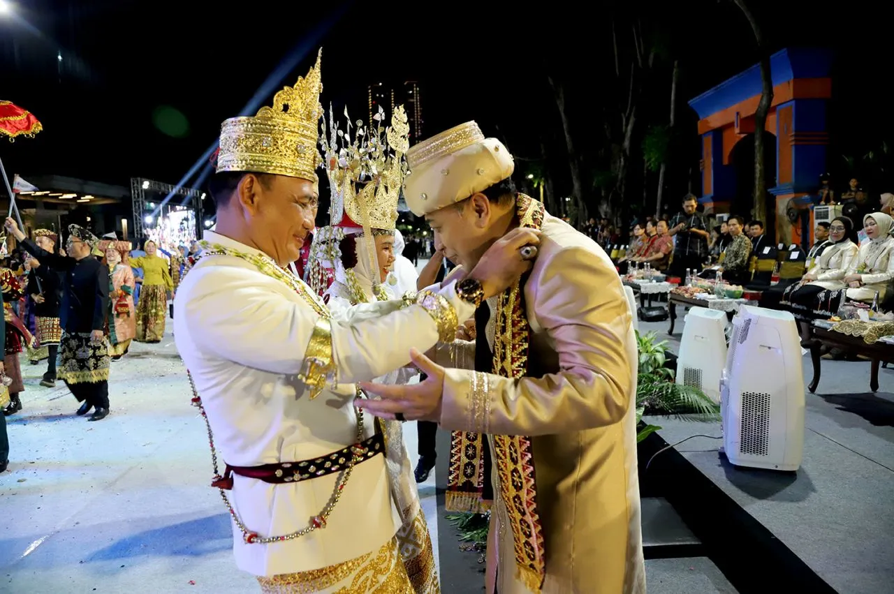 Karnaval Budaya Munas APEKSI 2025: Wali Kota Se-Indonesia Pakai Baju Adat