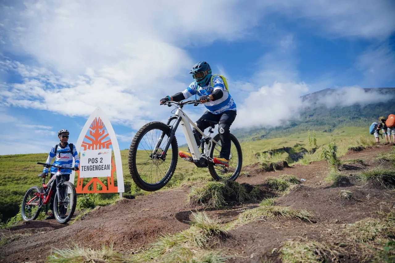 Rinjani Downhill Ride: Menguji Adrenalin dan Aksi Peduli Lingkungan