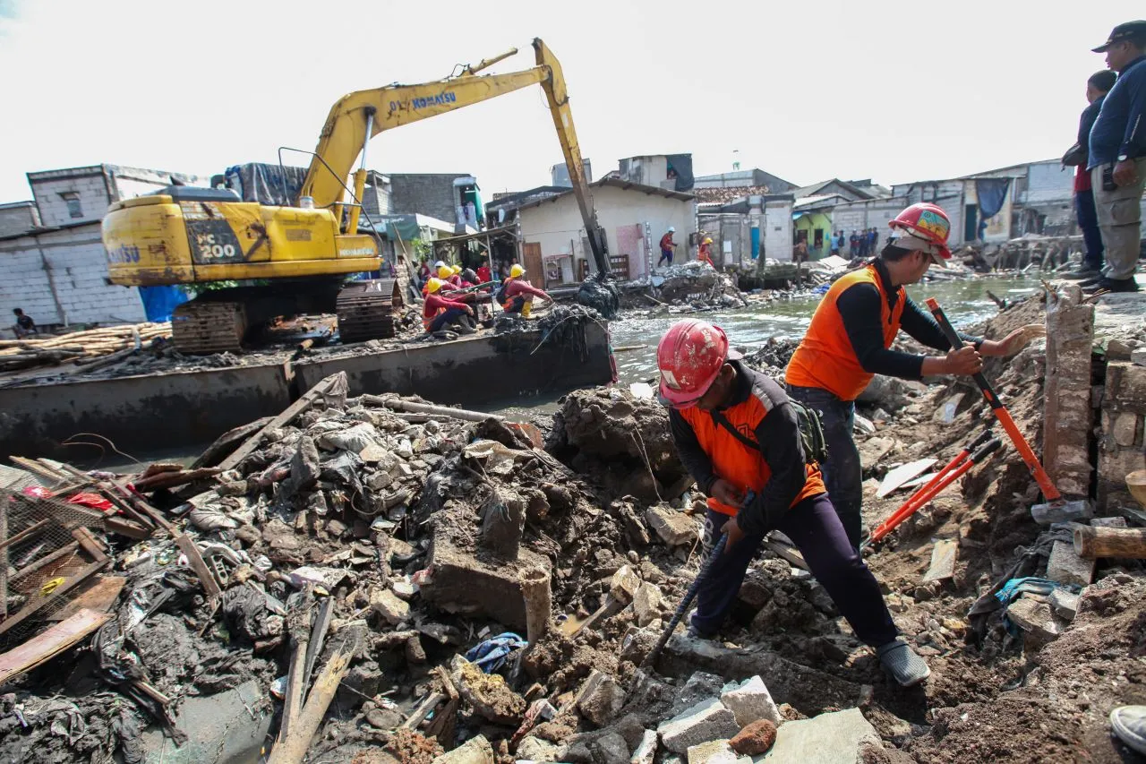Cegah Banjir di Surabaya, Pembongkaran 125 Bangli di Sungai Kalianak Dikebut Hingga Akhir Mei