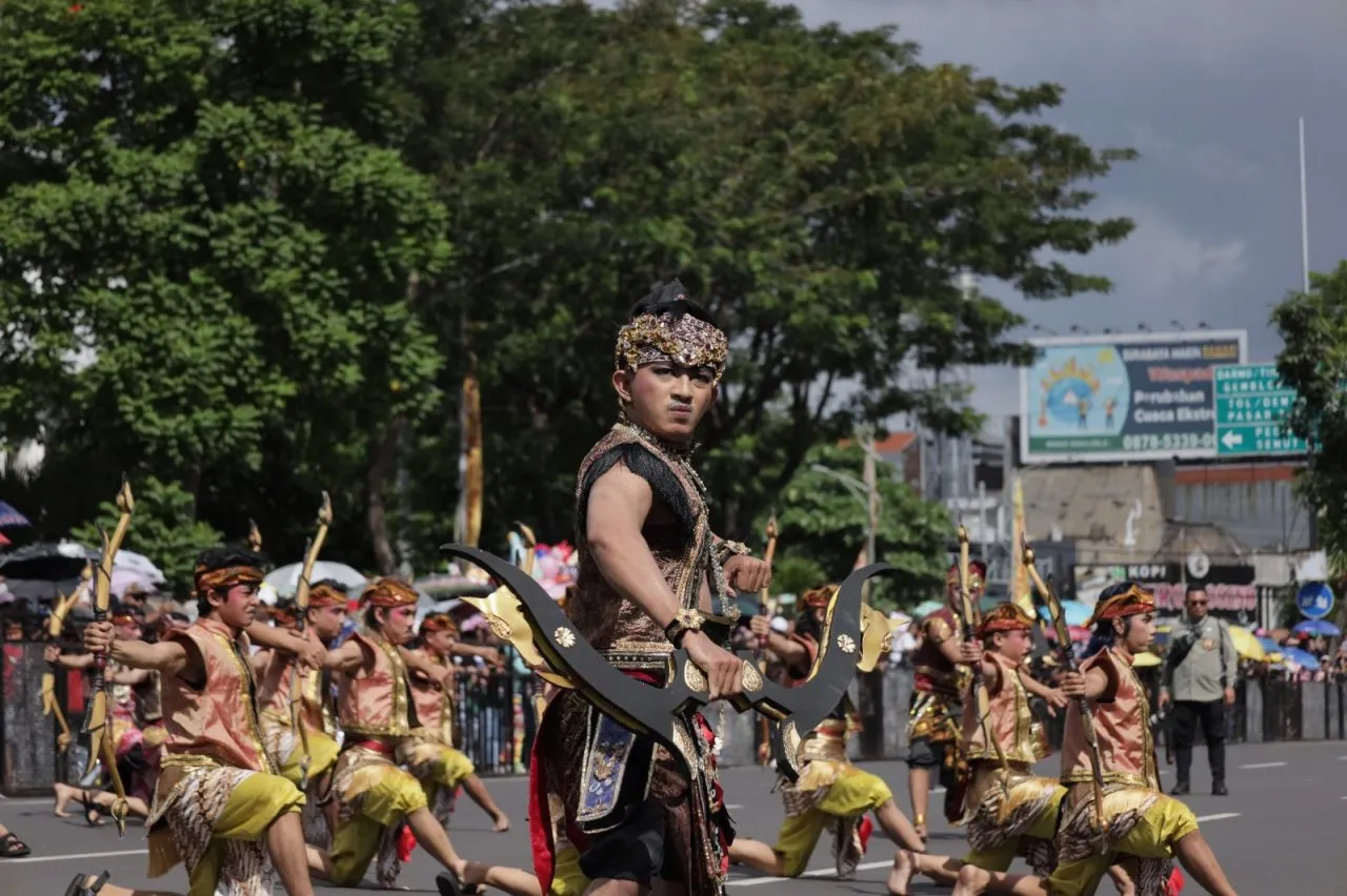 Spektakuler! Teatrikal Sawunggaling Buka Parade Surabaya Vagansa 2025